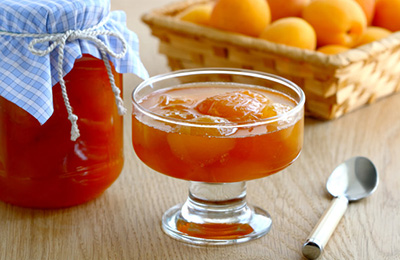 Абрикосовое варенье с миндалем фото